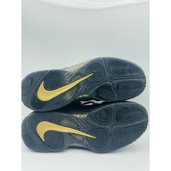 Athletic_Shoes